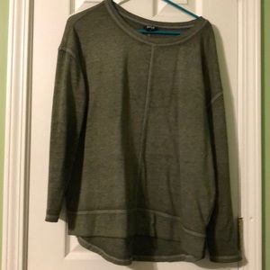 Green 3/4 sleeve sweatshirt